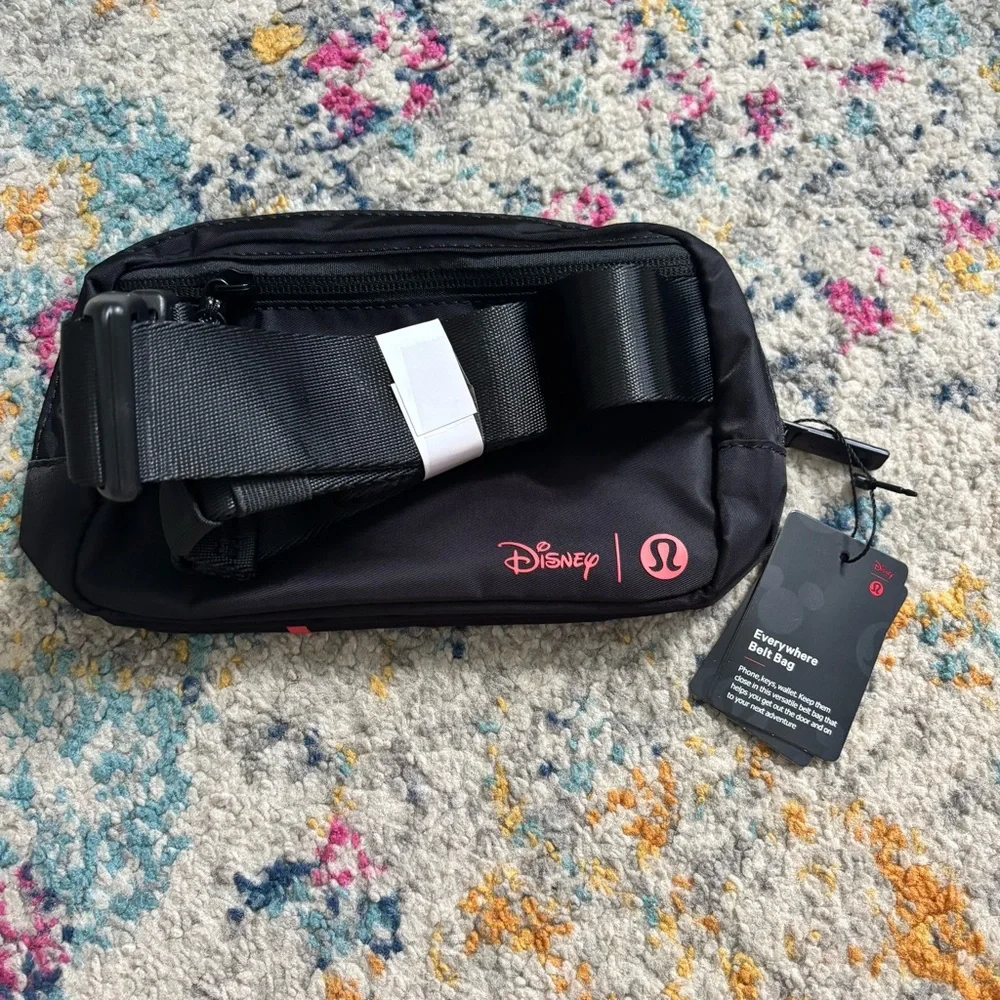🖤❤️ Disney x Lululemon everywhere belt bag 1L NWT 🖤❤️ - Picture 3 of 4